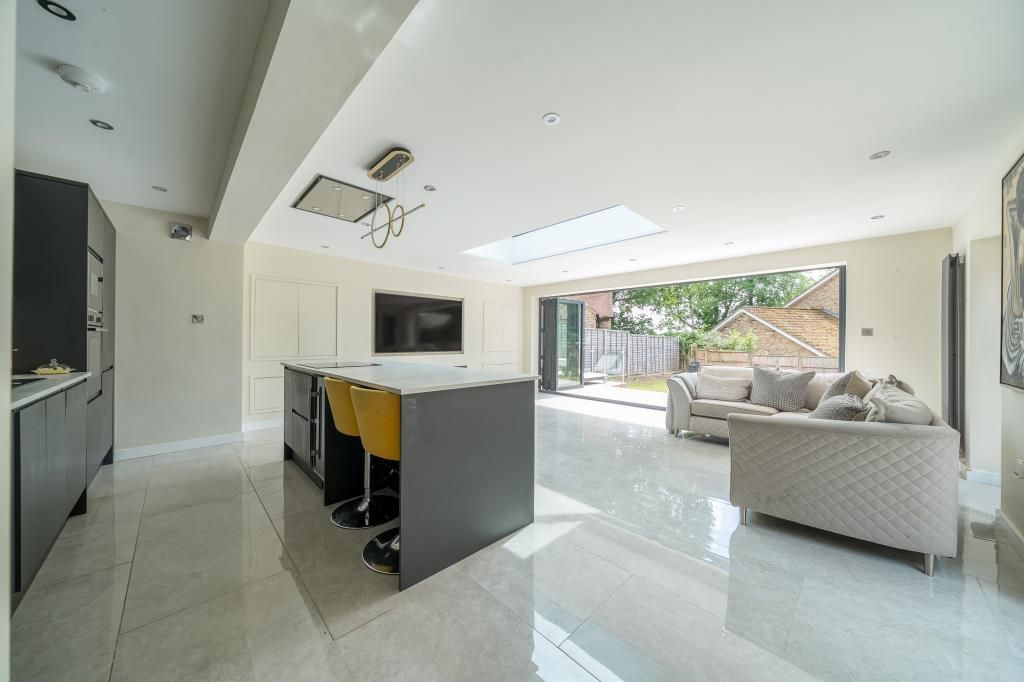 Property photo 2 of 19 Kitchen