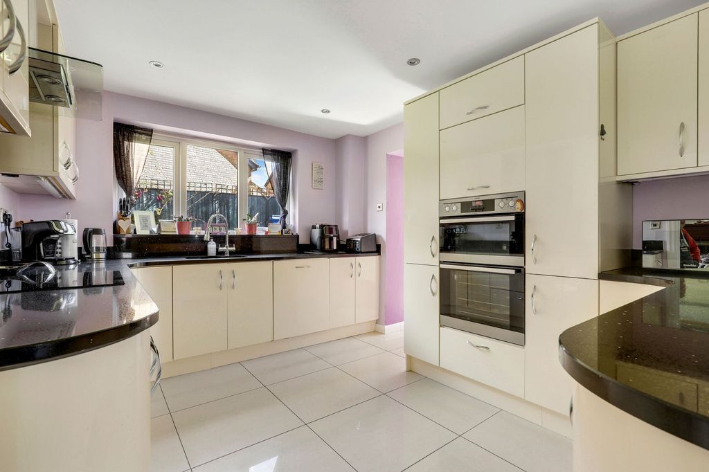 Property photo 2 of 22