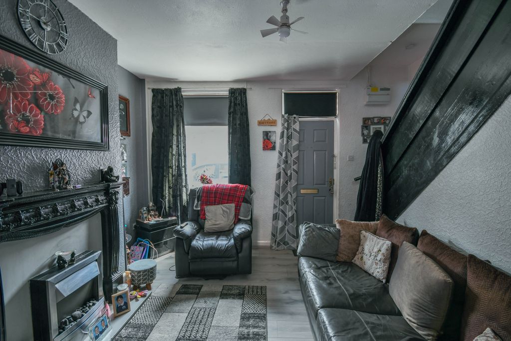 Property photo 2 of 24