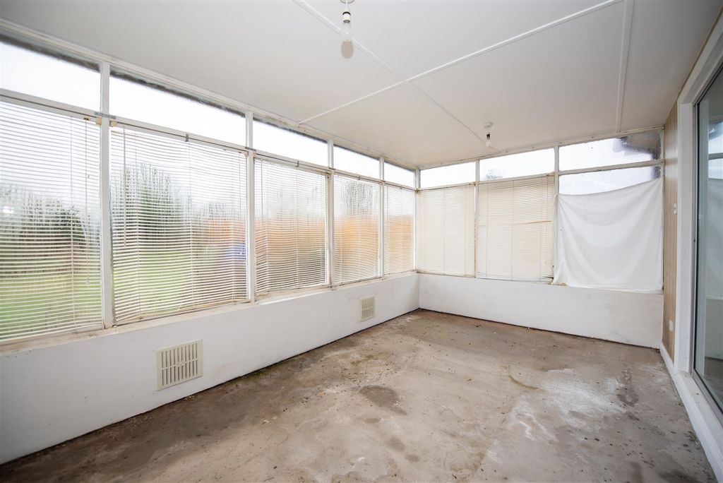 Property photo 3 of 10 Conservatory