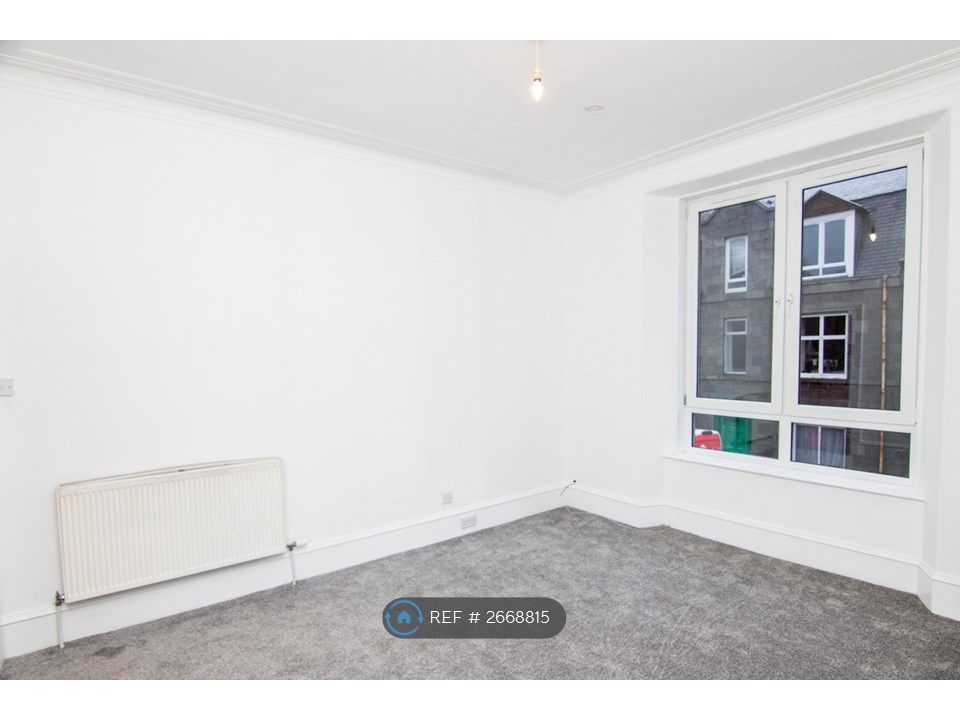 Property photo 3 of 18 Large Living Room