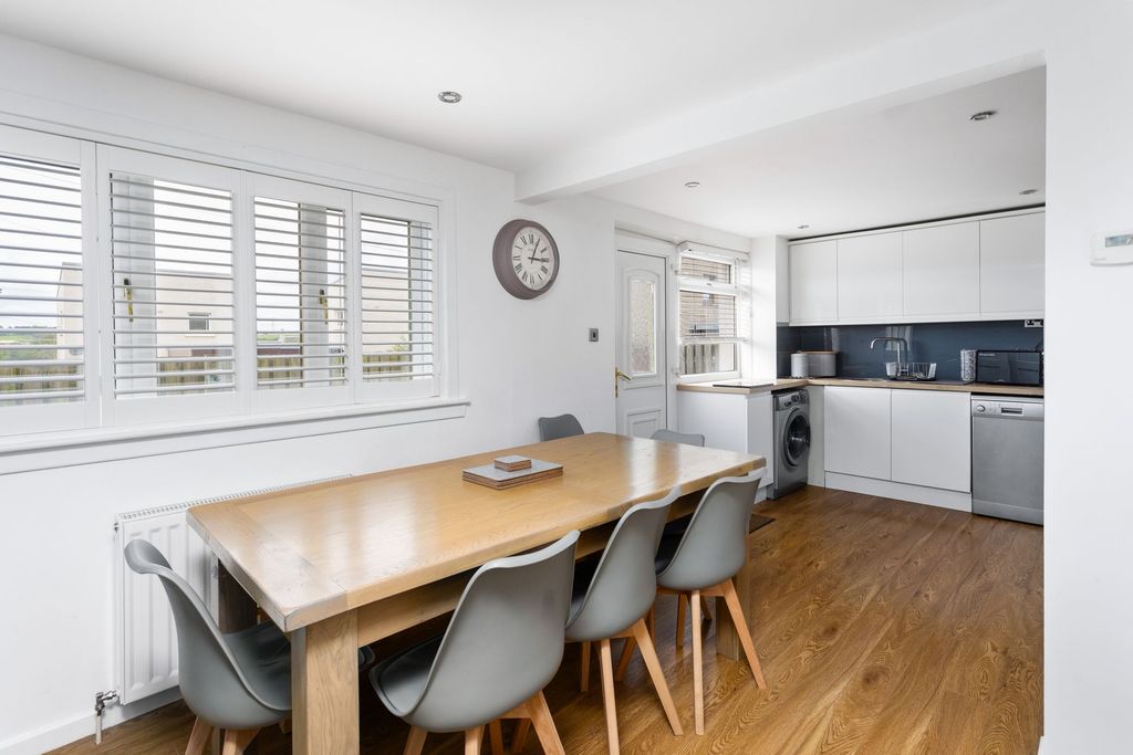 Property photo 3 of 27 Kitchen / Dining Room