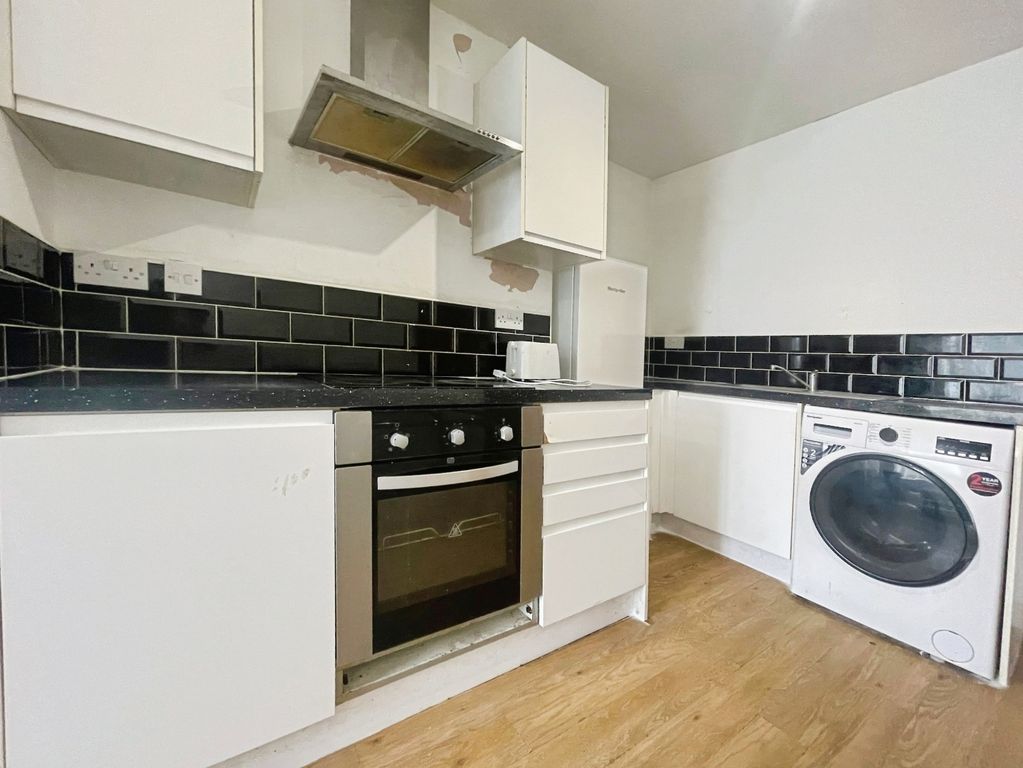 Property photo 2 of 12 Kitchen