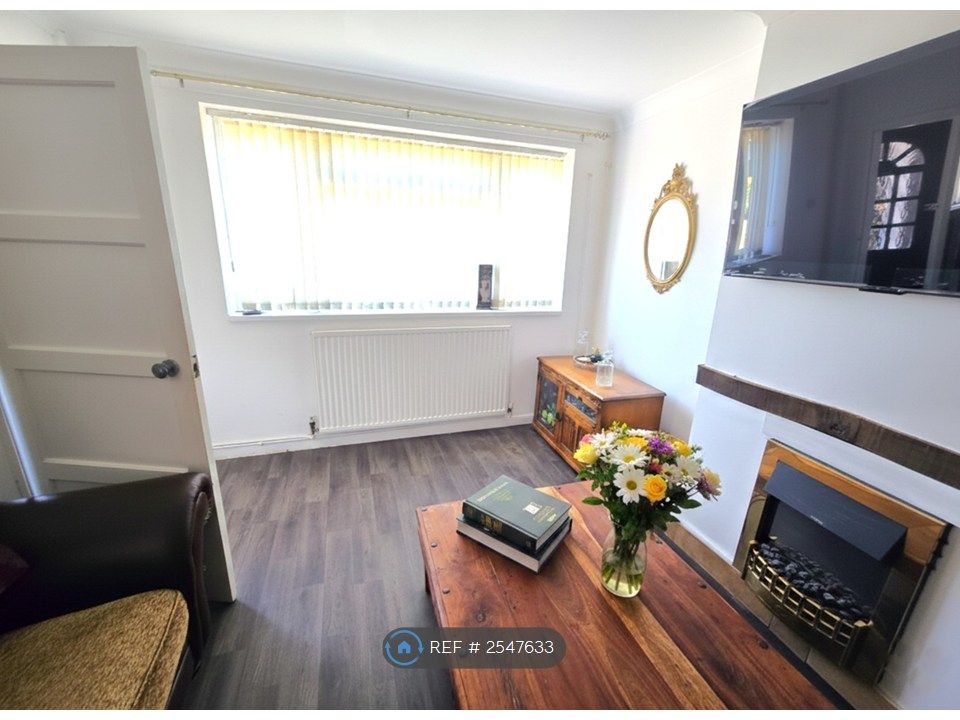 Property photo 2 of 10 Living Room