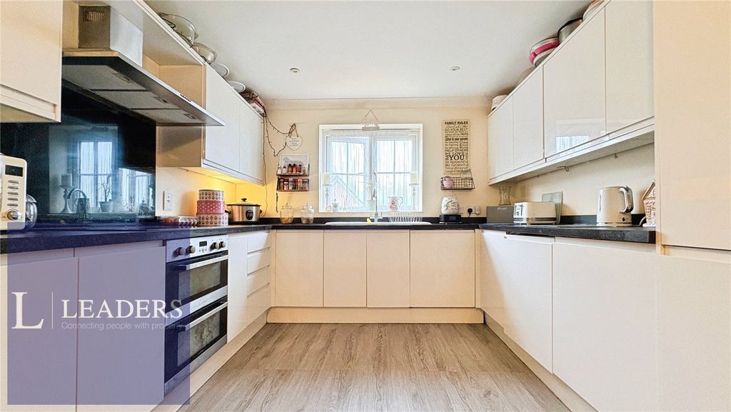 Property photo 2 of 15 Kitchen Diner