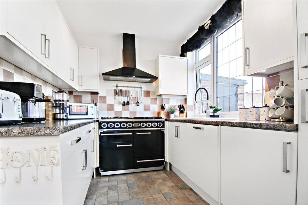 Property photo 3 of 18 Picture No. 12