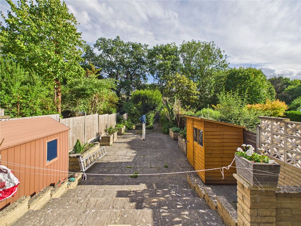 Property photo 2 of 25 Picture No. 12