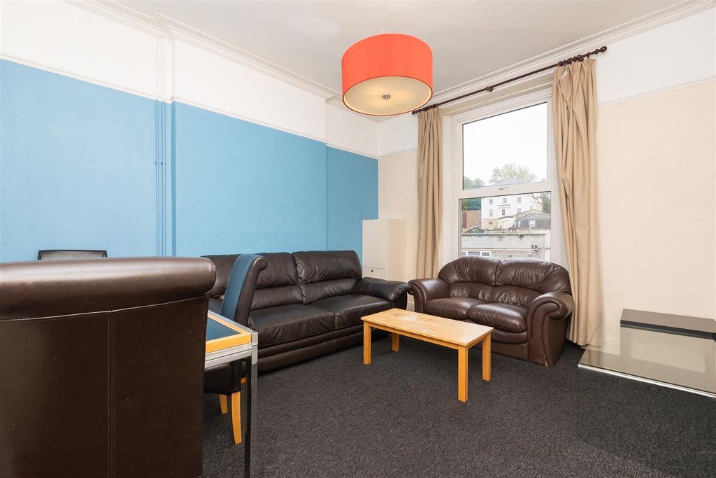 Property photo 2 of 11 Flat-2-57-Queens-Road-Bs8-1Ql-6.Jpg