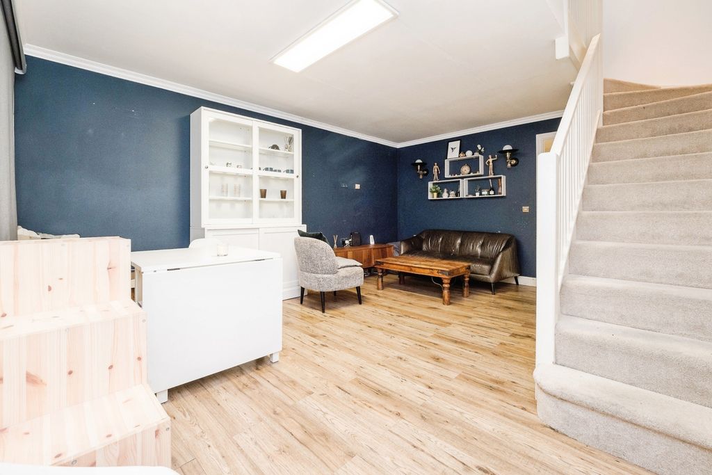 Property photo 2 of 16 Pbox-Img.Jpg