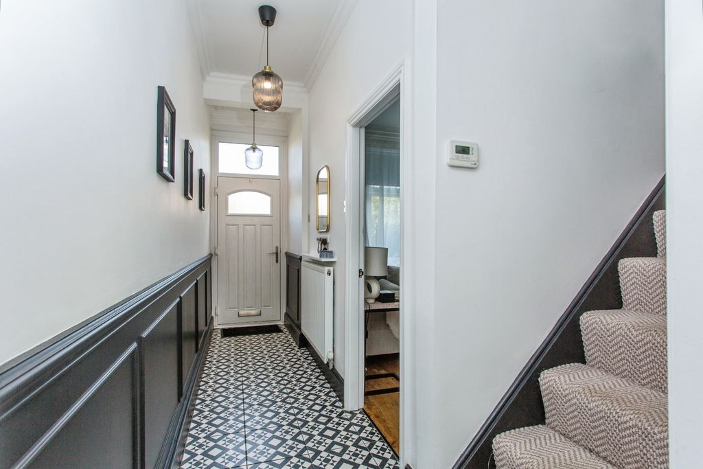 Property photo 2 of 21 Hallway
