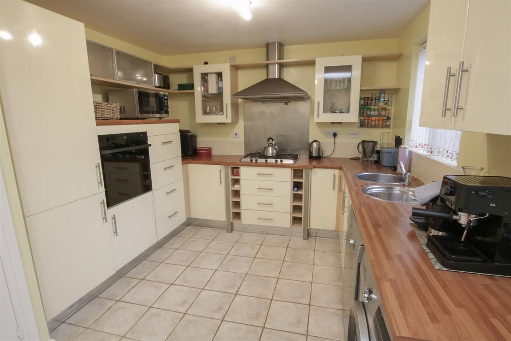 Property photo 3 of 22 Breakfast Kitchen