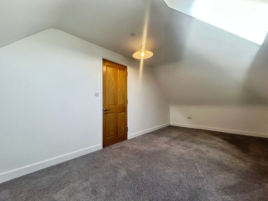 Property photo 3 of 11 86c49563-Image00003