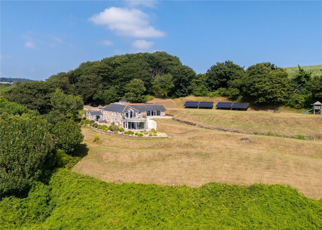 Property photo 2 of 31 House