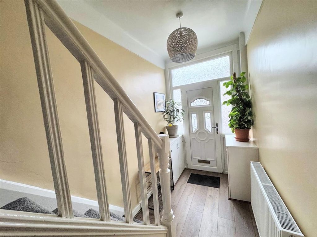 Property photo 2 of 12 Entrance Hall