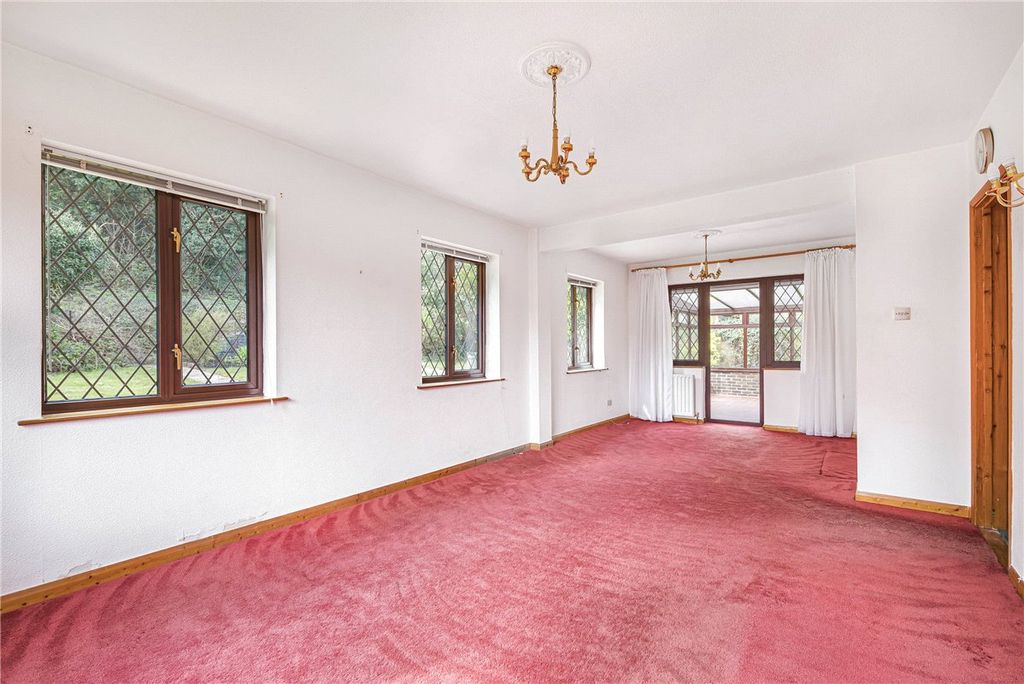 Property photo 2 of 28 Picture No. 12