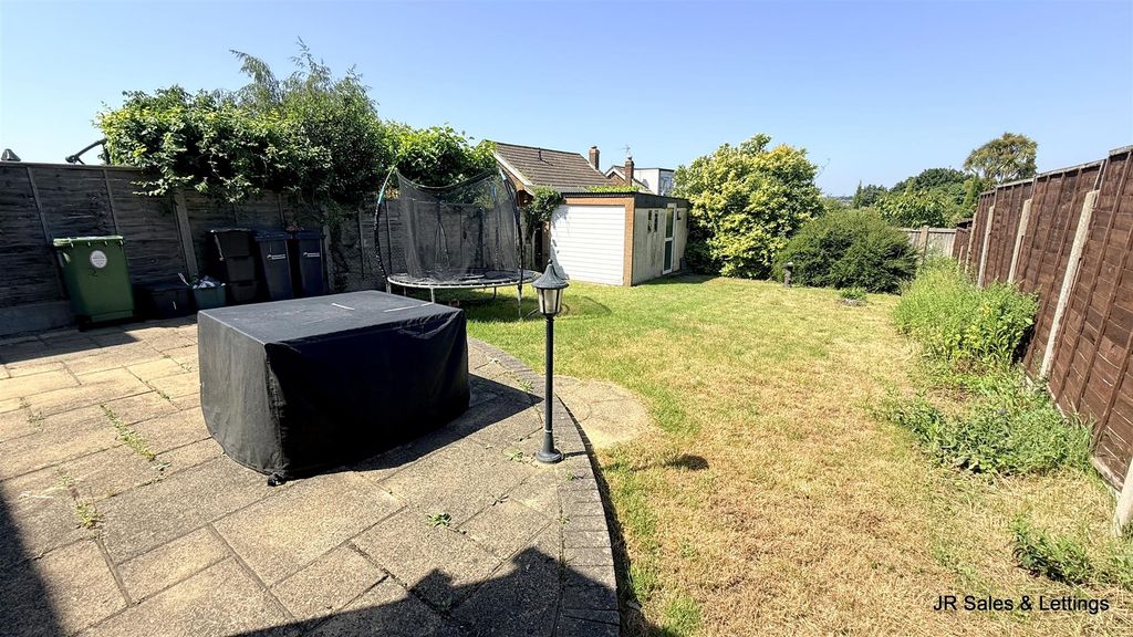 Property photo 3 of 18 Garden