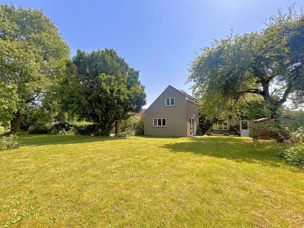 Property photo 3 of 27