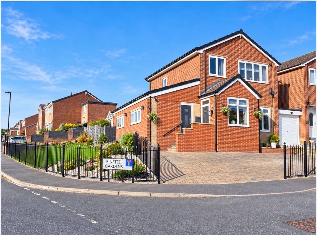Property photo 1 of 52