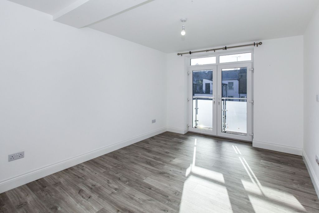 Property photo 1 of 9 Living Room.Jpg