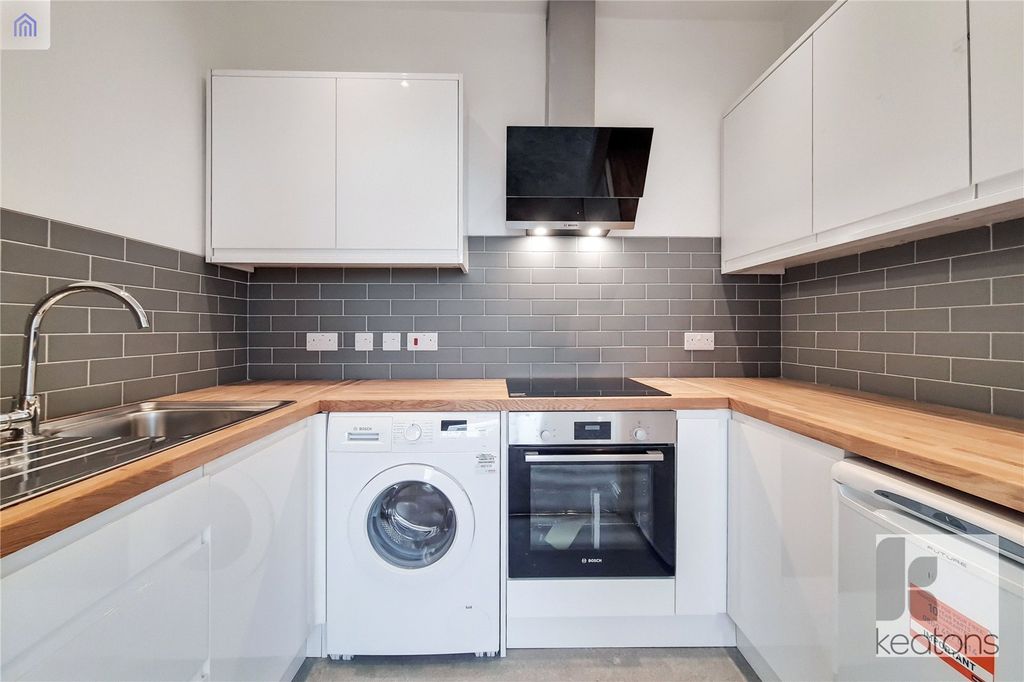 Property photo 3 of 5 Kitchen