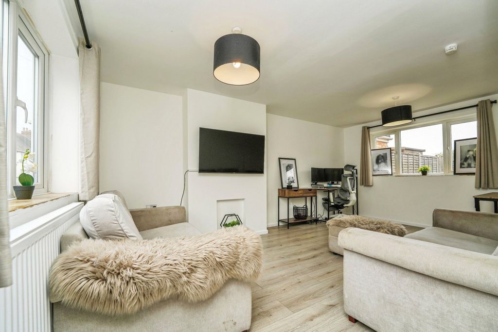 Property photo 3 of 16 Picture No. 19