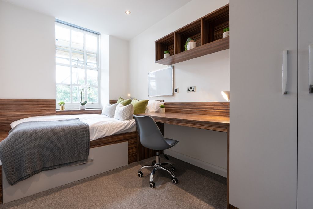 Property photo 2 of 23 Jesmond View A Flat 6 Bedroom 1