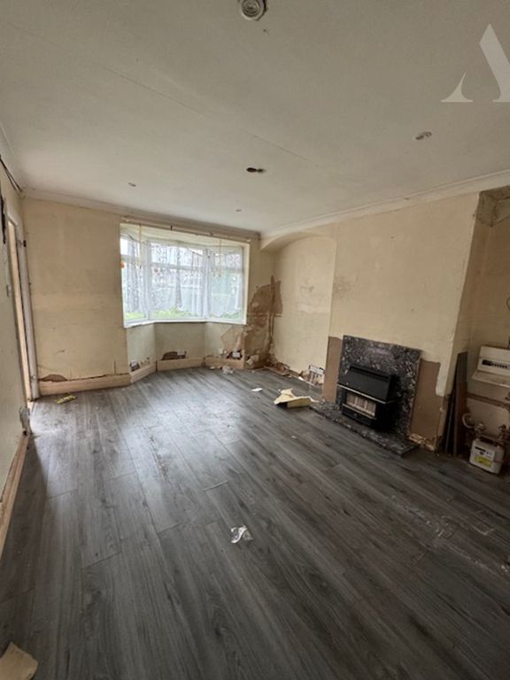 Property photo 2 of 7 19 Purley Grove - Loun Ge.Jpeg