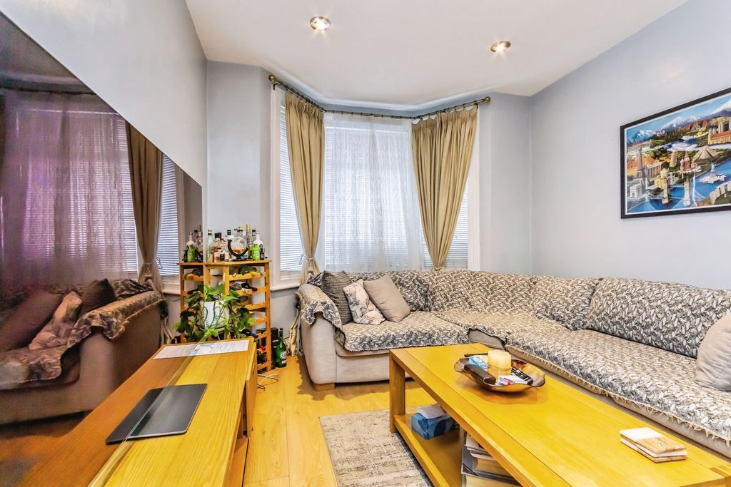 Property photo 2 of 17 Photo