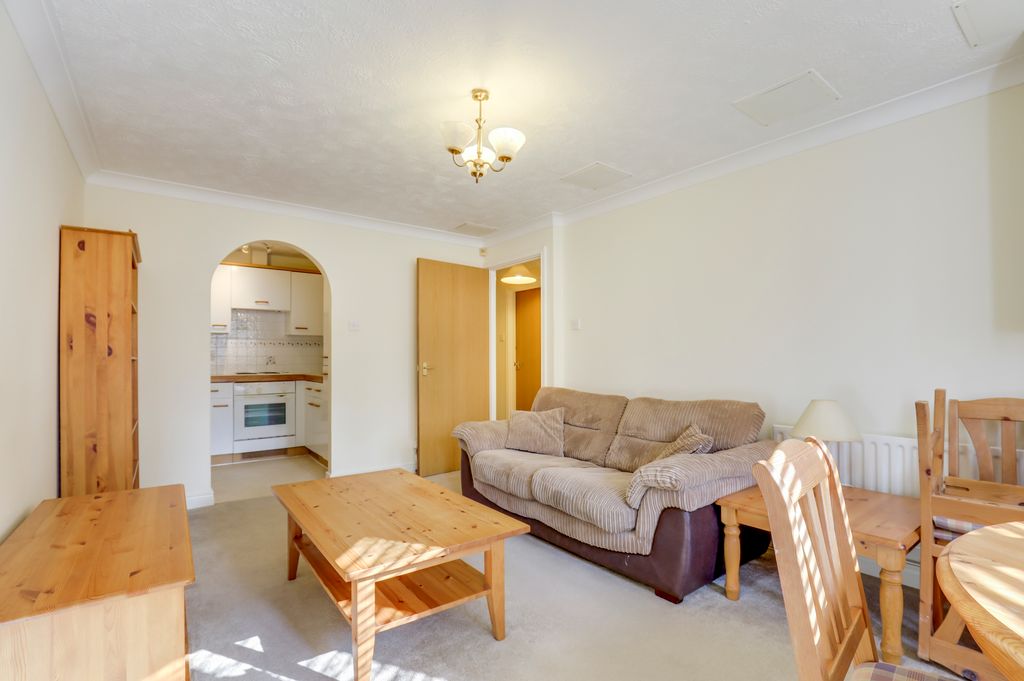 Property photo 3 of 8 10Dolphincourt(20).J