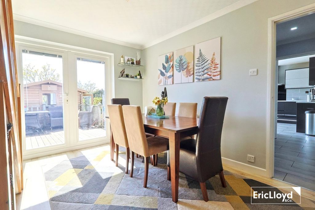 Property photo 3 of 34 Photo 7