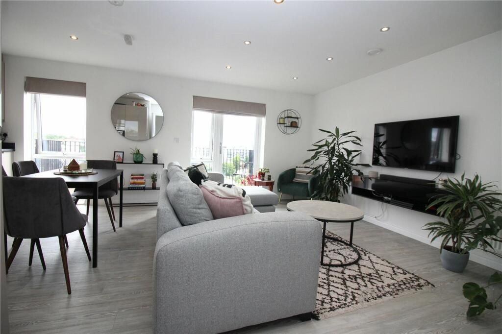 Property photo 2 of 12 O_1Hgqh5Tnr29Q4Me1Fj8P3E1Hraf.Jpg