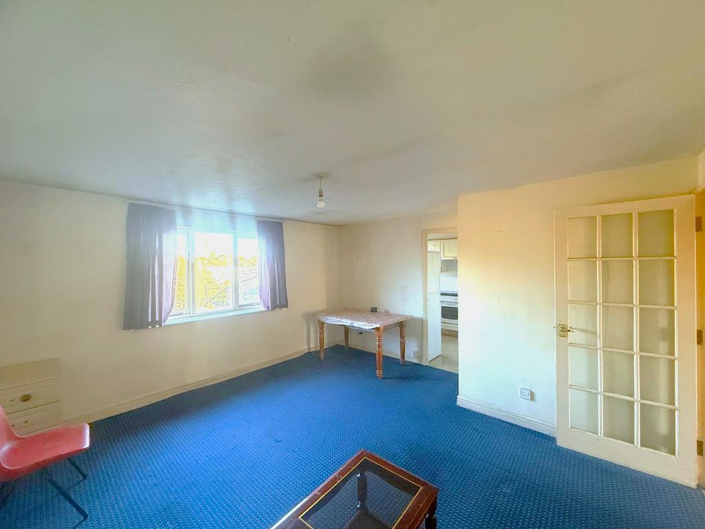 Property photo 3 of 6