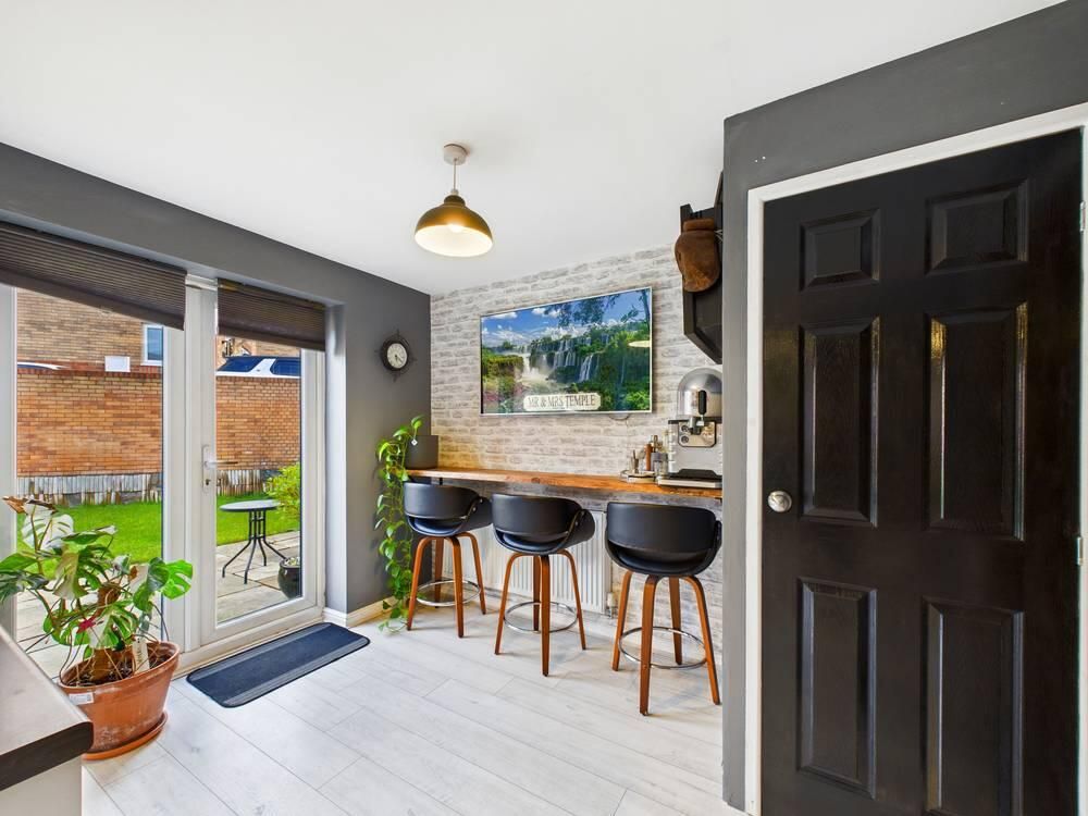 Property photo 3 of 18 Kitchen