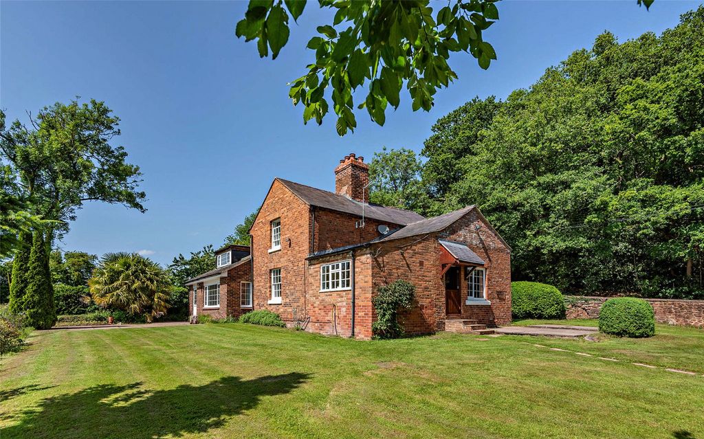 Property photo 3 of 18 Hunters Crag