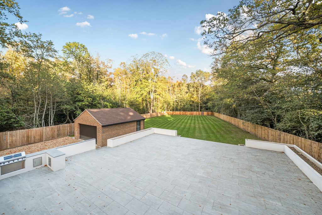 Property photo 3 of 23 1373512-14-6900Df...