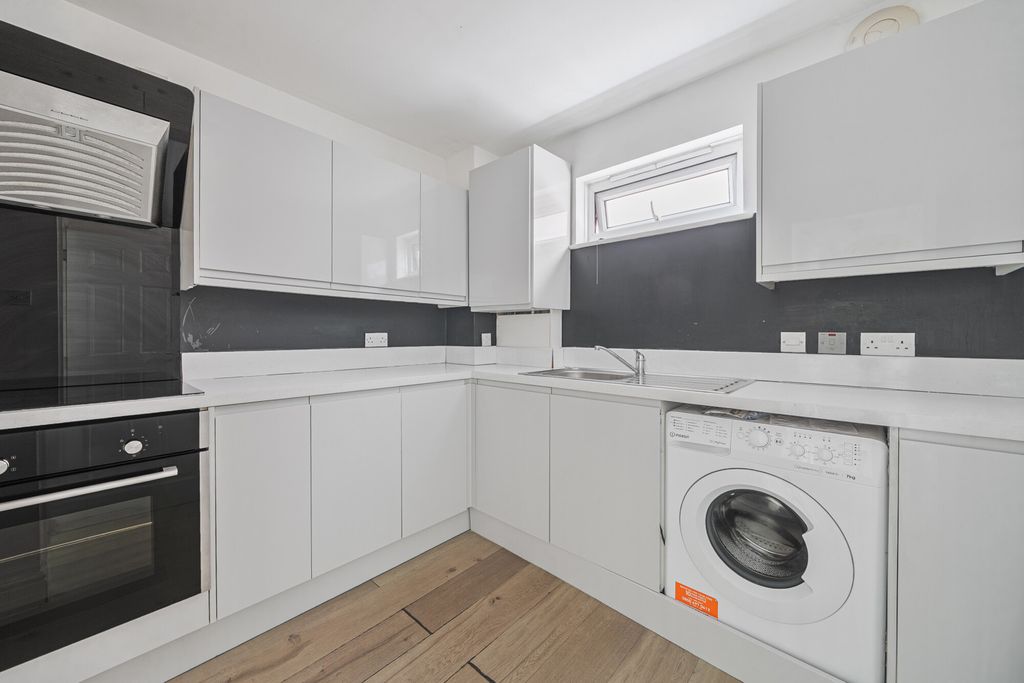 Property photo 3 of 14 Kitchen