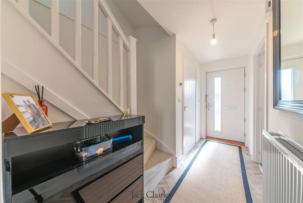 Property photo 2 of 27 25 Henge Road-34.Jpg