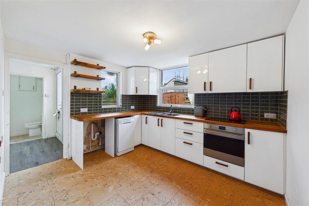 Property photo 3 of 23 Kitchen/Diner