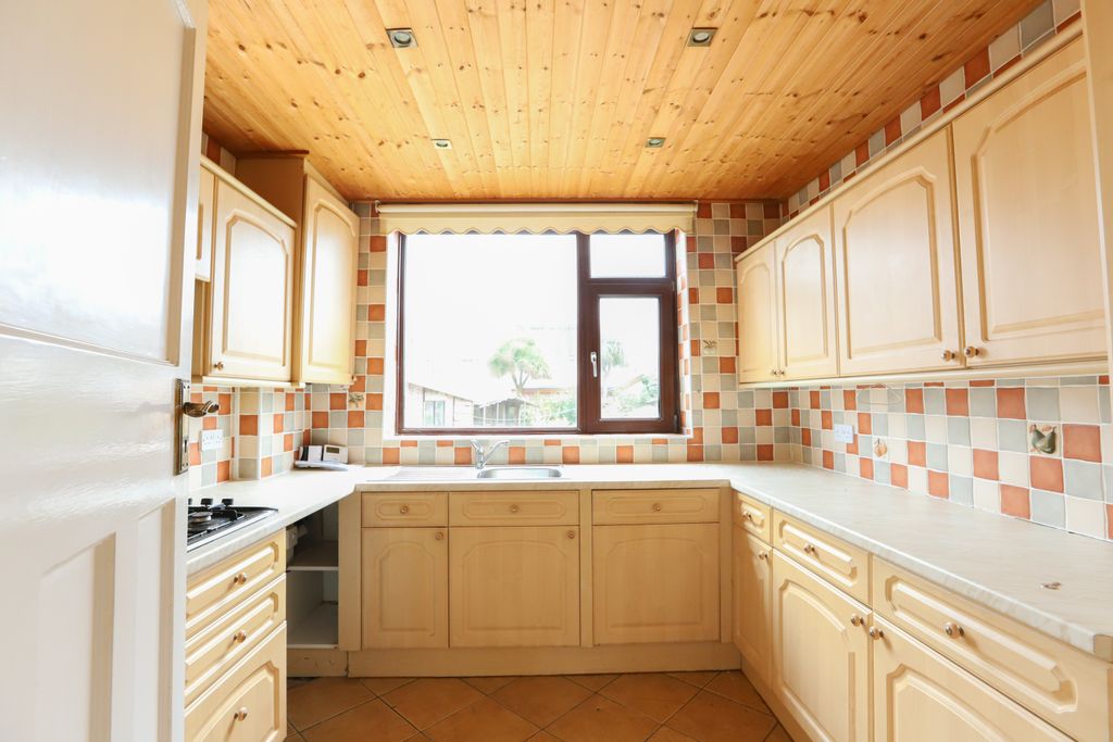 Property photo 3 of 17 6