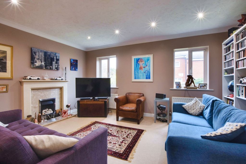 Property photo 2 of 19