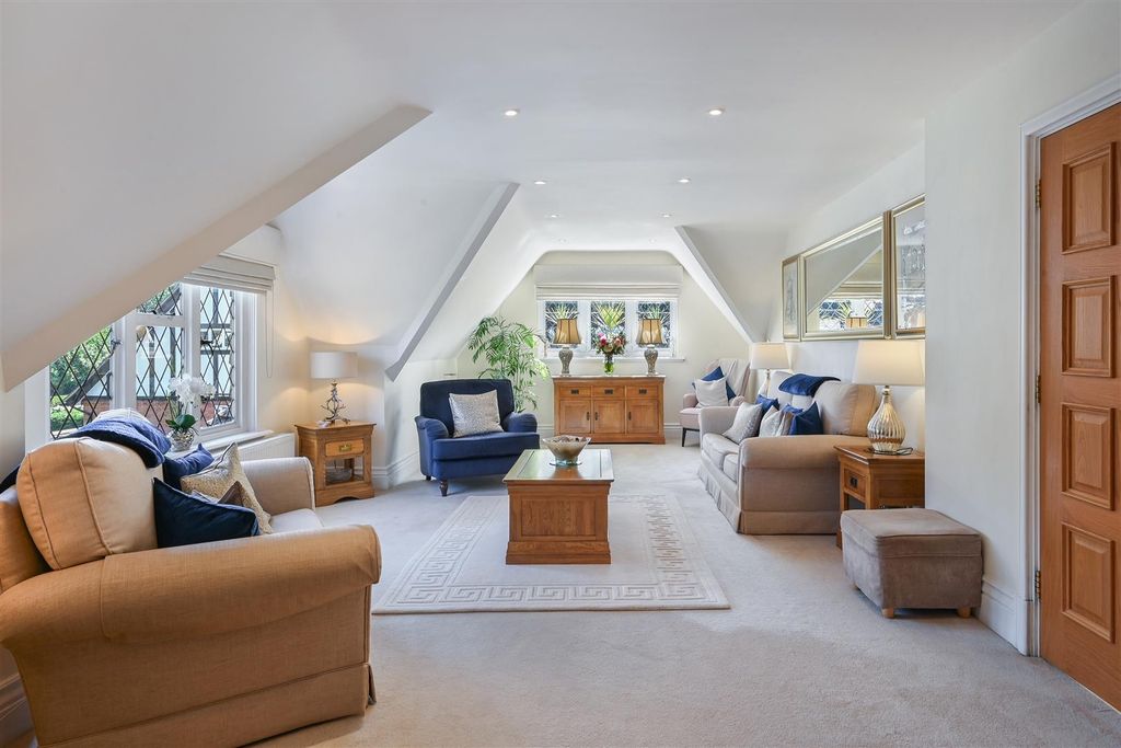 Property photo 3 of 33 Holly Hill Park, 6- (9).Jpg