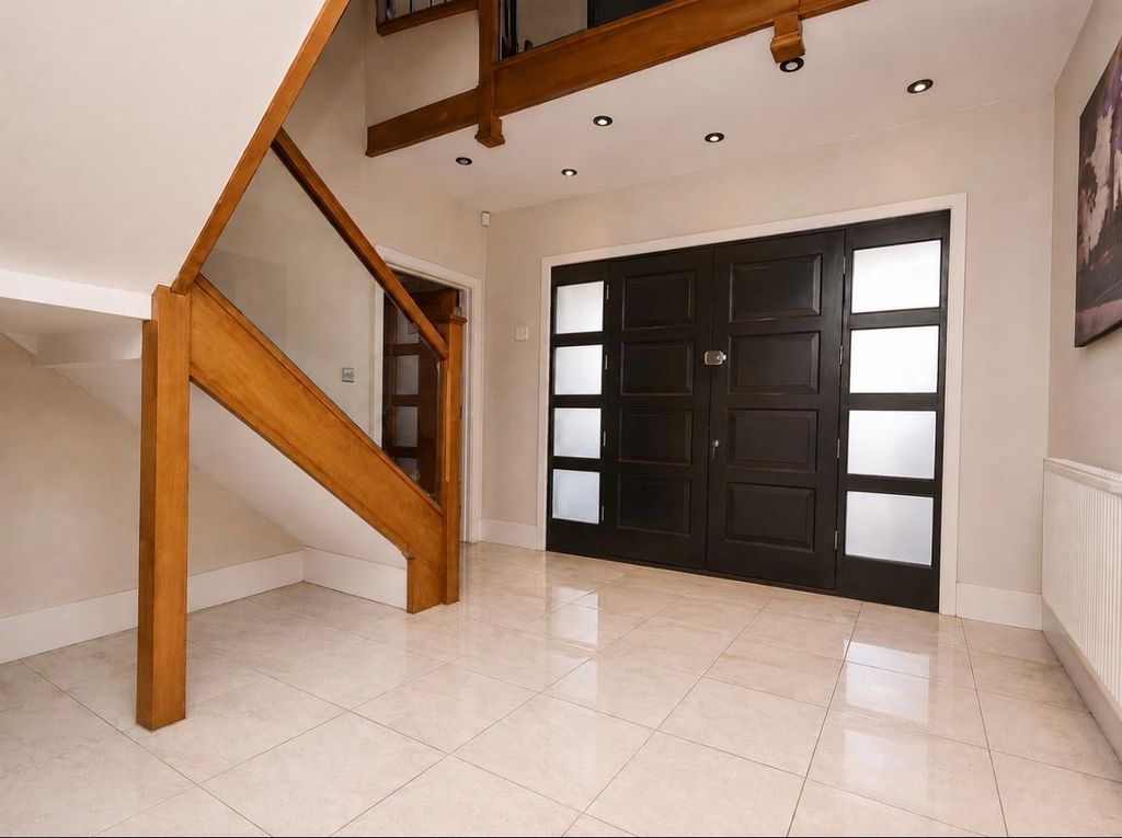 Property photo 3 of 26