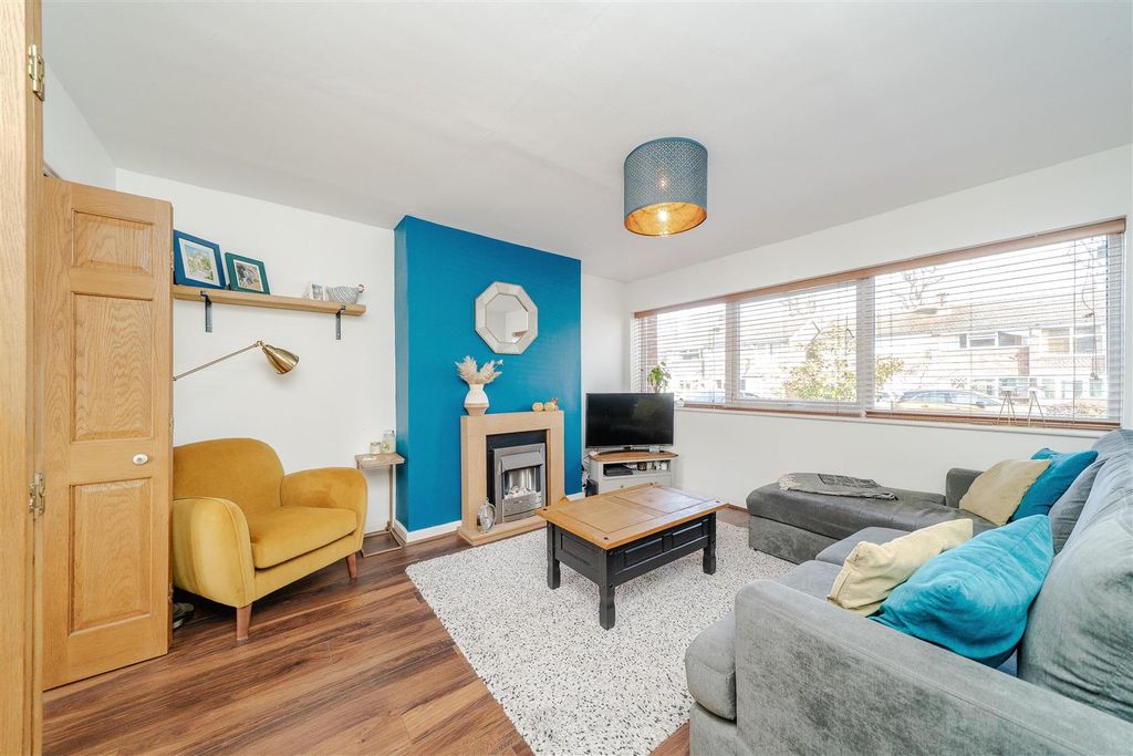 Property photo 2 of 27 Lounge