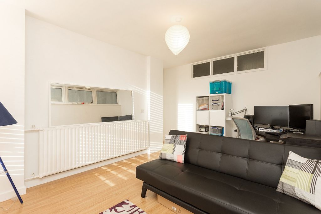 Property photo 3 of 6 3
