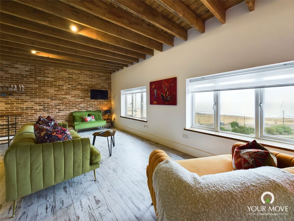 Property photo 1 of 9 Lounge