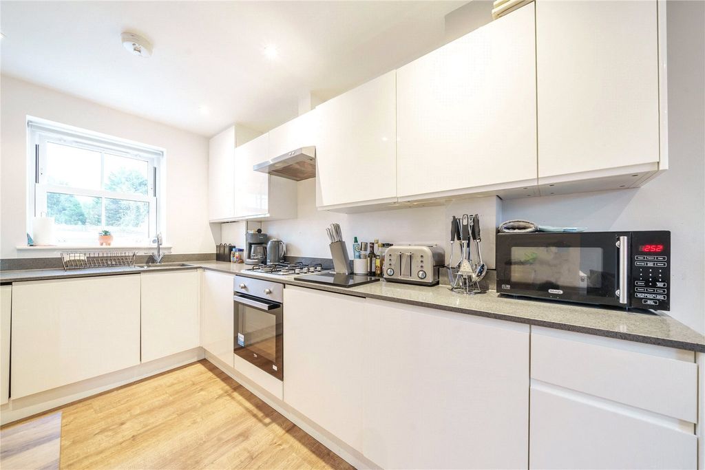 Property photo 3 of 17 Picture No. 02