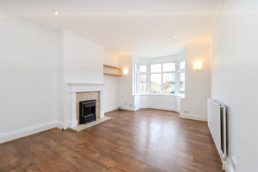 Property photo 2 of 11 Living Room