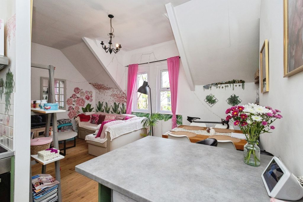 Property photo 2 of 21 Pbox-Img.Jpg