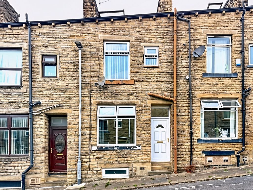Property photo 1 of 15 Well‑Presented Four‑Bedroom Terraced Home In A Quiet Keighley Cul‑De‑Sac