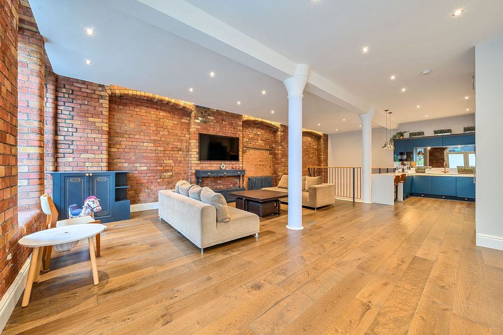 Property photo 1 of 29